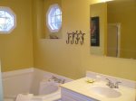 Upper level en suite king bath,with jacuzzi tub & stall shower 